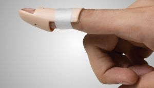  Cum se aplica un leucoplast pe deget